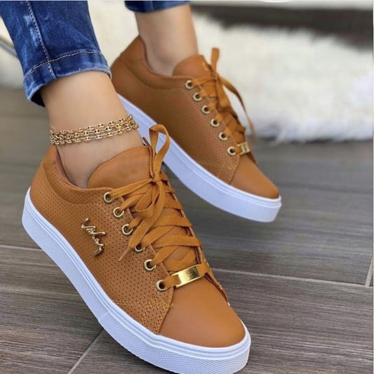 Breathable flat sneakers