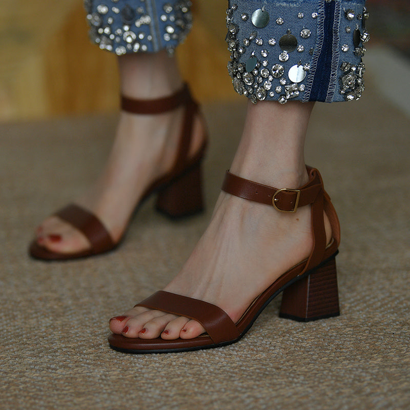 Sandales à talons épais rétro