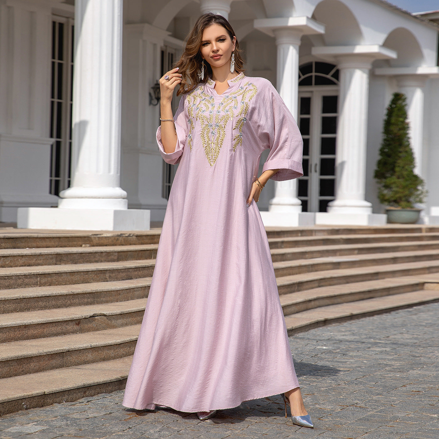 Robe brodée