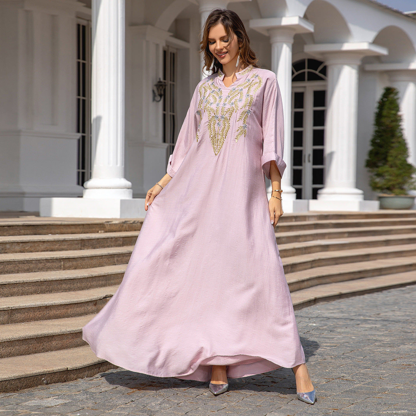 Robe brodée