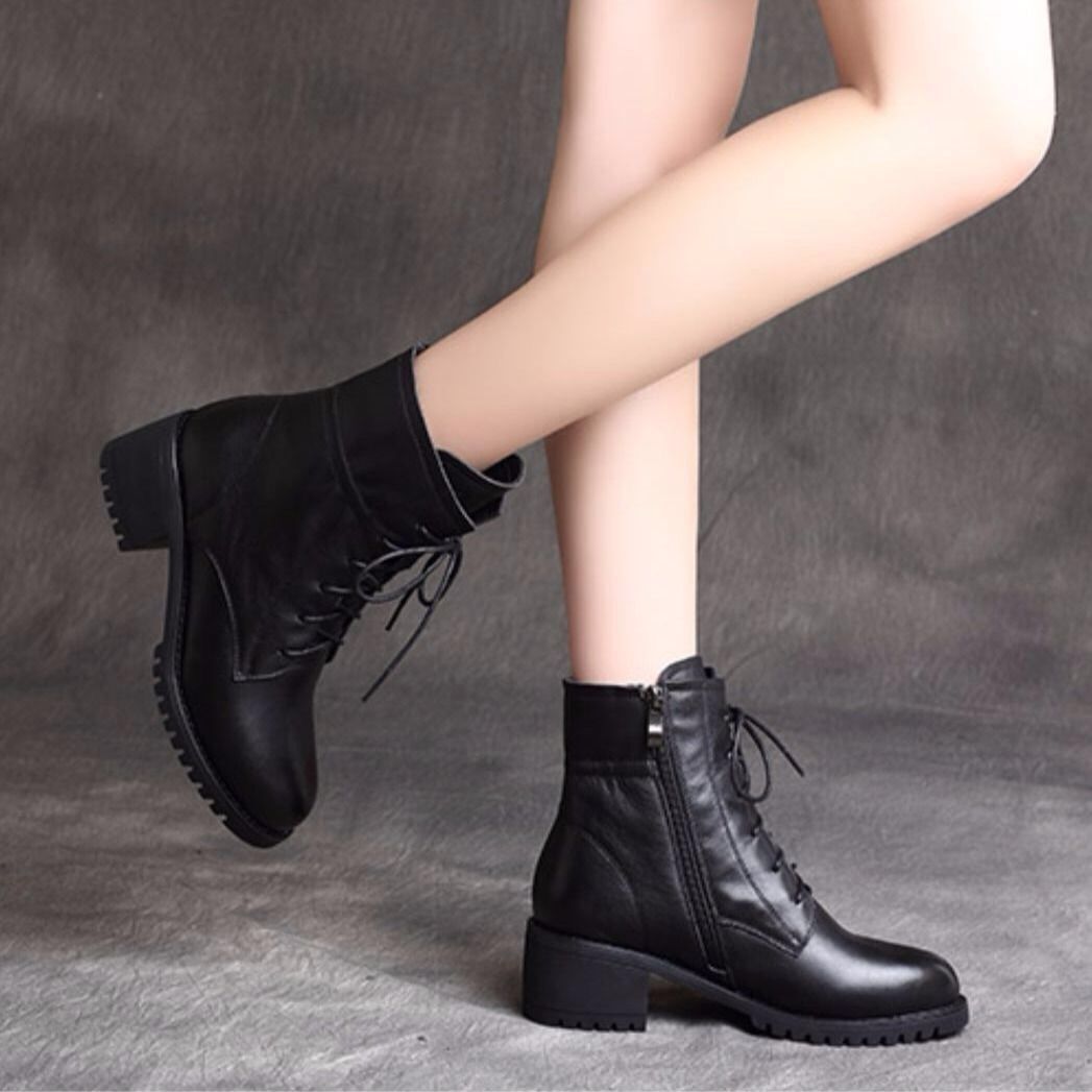 Bottes courtes à talons épais en cuir souple et velours