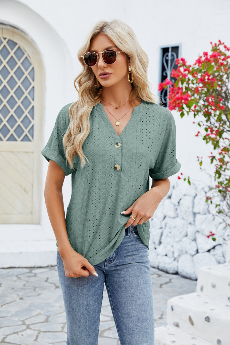 Pull à manches courtes et col en V pour