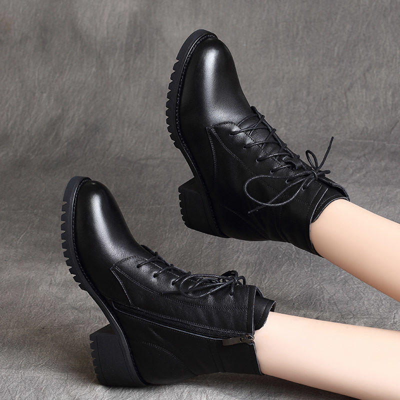 Bottes courtes à talons épais en cuir souple et velours