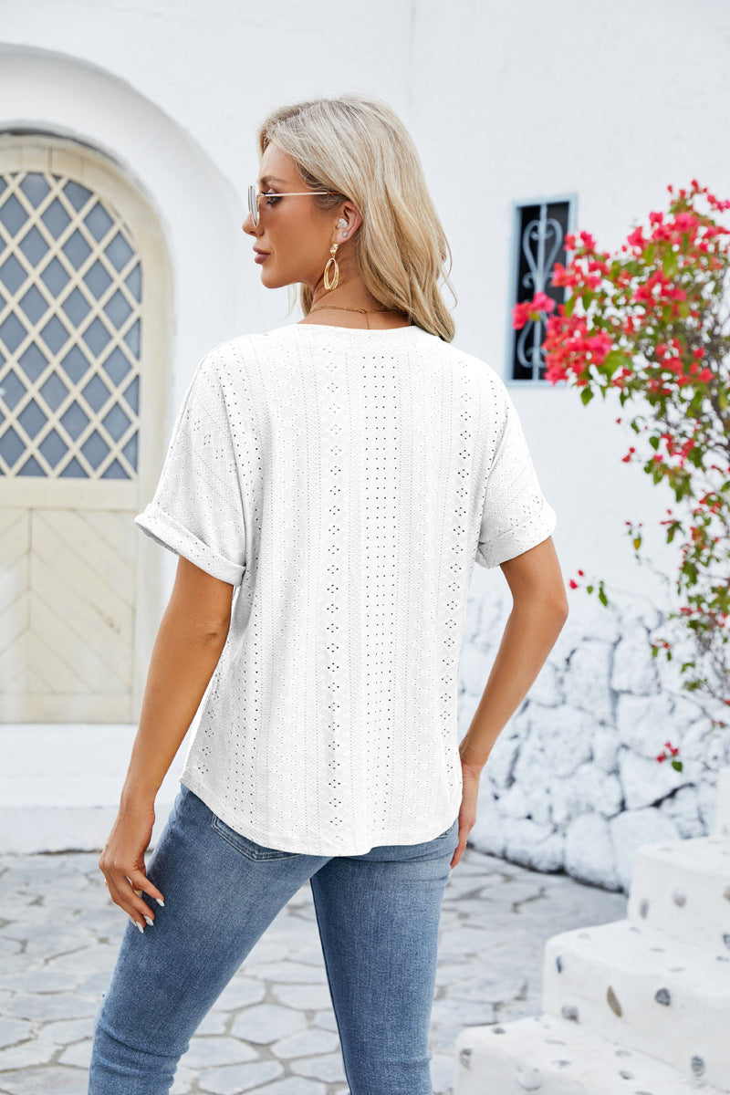 Pull à manches courtes et col en V pour