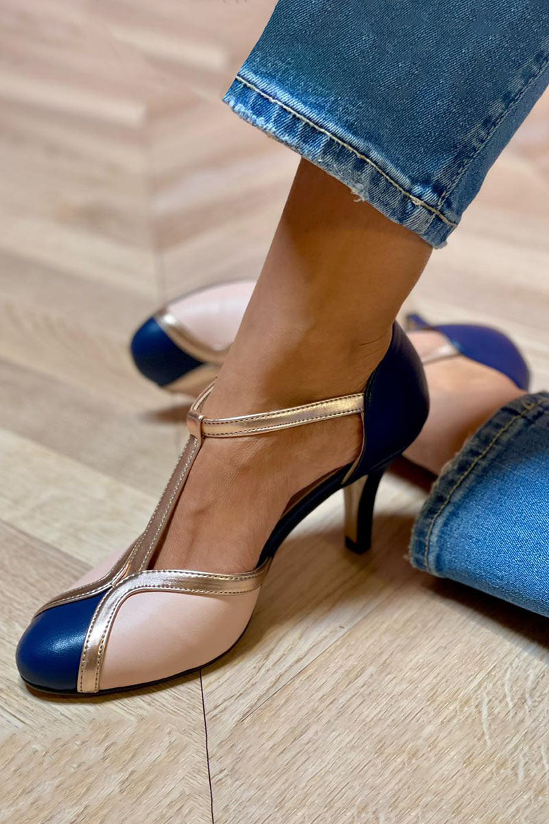 Pointed toe, buckle, high heel sandals