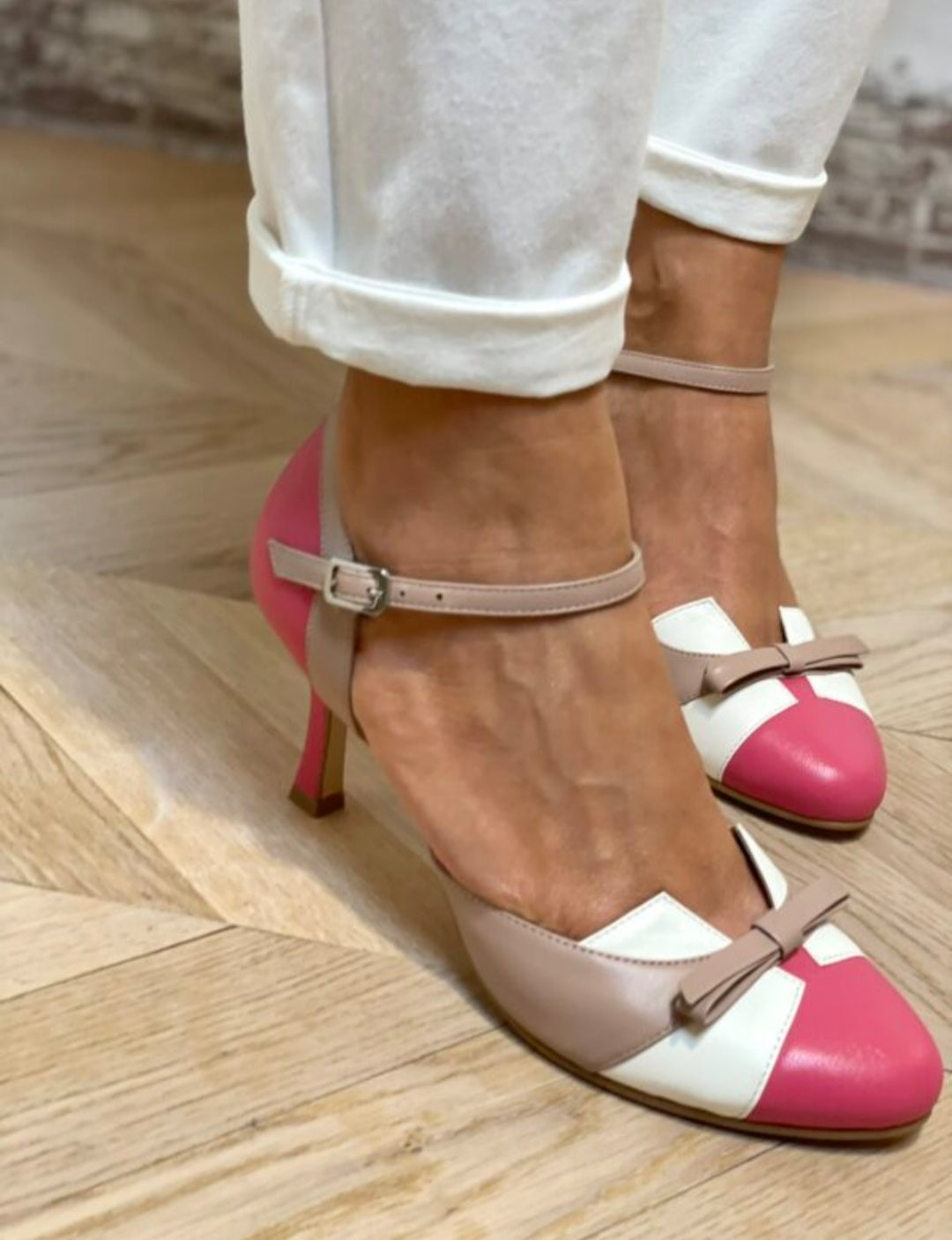 Pointed toe, buckle, high heel sandals