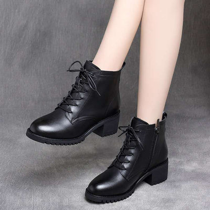 Bottes courtes à talons épais en cuir souple et velours
